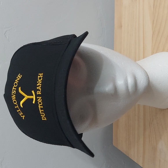 Yellowstone Dutton Ranch Black Trucker Hat Mesh Adjustable Snapback Cowb… - Picture 1 of 6